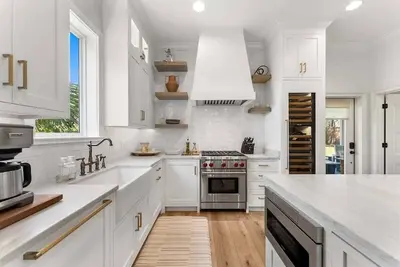 Image de 334 Seabreeze Main House