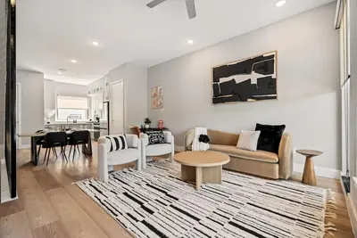 Image de Stylish Scandinavian home w/ Garage & Patio