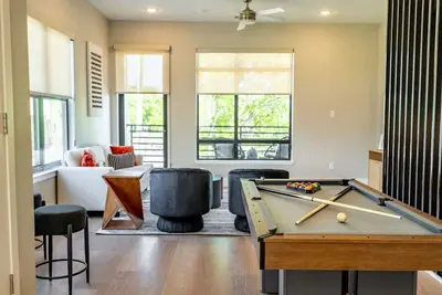 Image de Dt Designer Gem | FirePit, Pool Table, Telescope