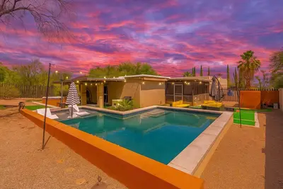 Image de Whimsical 3-bedroom house with pool, gameroom in delightful Fountain Hills