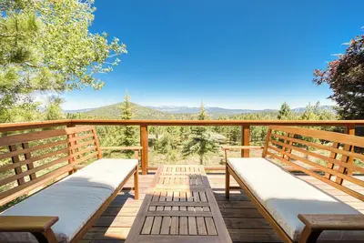 Image de Frontier Lodge by Tahoe Getaways - 4 Br Pet - Friendly Monthly & Ski Lease