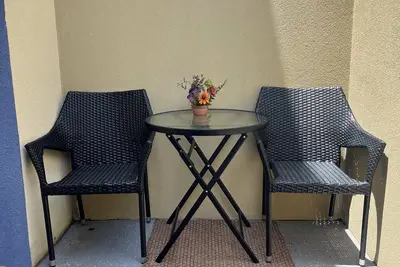 Image de Pet-friendly, charming 2-bedroom, 2. 5-bath condo located in a gated community.