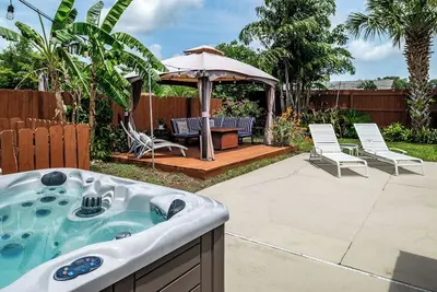 Image de Wana Chill Spot w/ Pool, Spa, Bar, Ping Pong, Bbq