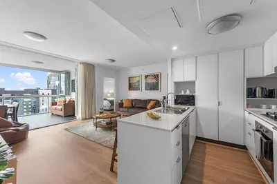 Image de Hot in the City! 2Bed/2Bath/2Car/Study/Pool/Views
