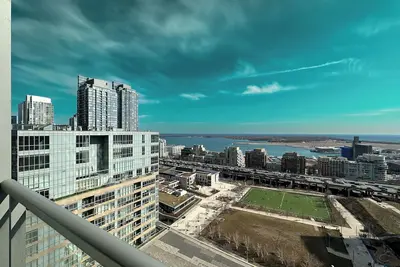 Image de Deluxe Suites Near Cn Tower Rogers Centre Ripley's & Lake views & Free Parking