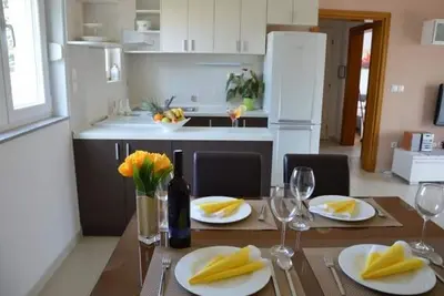 Image de Appartement d'une chambre avec la terrasse et la vue sur le mer Sveti Filip i Jakov, Biograd (A-24707-b)
