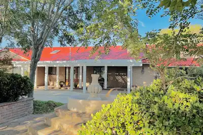 Image de A Home Surrounded by Nature