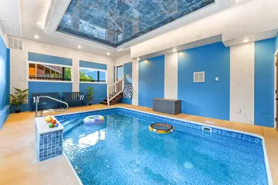 Image de New 6br Cabin | Indoor Pool, Theater & Game Room