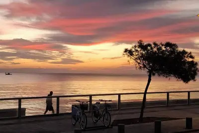 Image de Relaxing and Romantic Sea getaway! Unique view and perfect location.