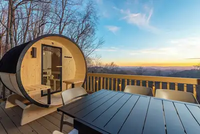 Image de 4 Br Mountain Views Sleeps 10 Sauna Hot Tub Arcade