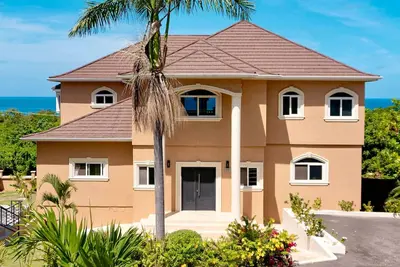 Image de Spacious 4-Bedroom Penthouse | Stunning sea views!