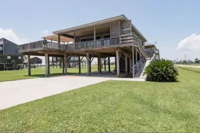 Image de Cozy Beach House with Huge Deck and Stunning Views