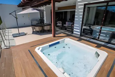 Image de Family Paradise Views, Jacuzzi and Beach Club