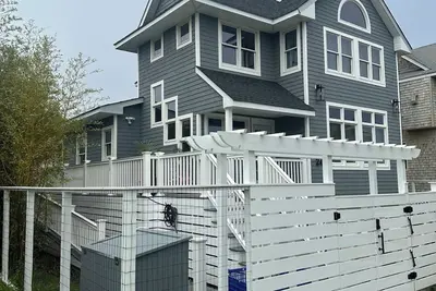 Image de Escape to “Breakers” – 4br/3ba Luxury Retreat in Ocean Beach, Fire Island