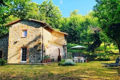 Image de Detached house in the middle of the Tuscan chestnut forest