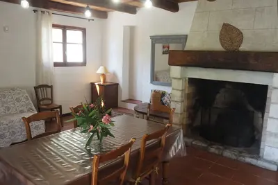 Image de Maisonnette avec un grand jardin ombragé, calme, proche d'une plage de sable fin