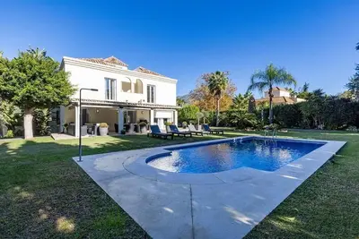 Image de Stunning 5 Bedroom Villa in Puerto Banus with Pool