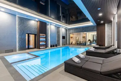 Image de Plas y Mor is packed with jaw-dropping features that take luxury to the next level. Inside, you’ll find 13 beautifully designed bedrooms that sleep up to 34 guests, making it perfect for large groups or exclusive events.