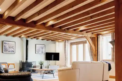 Image de Luxury renovated barn with a large hot tub and games room. Sleeping 16