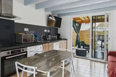 Image de Maison mitoyenne climatisée avec Wi-Fi et parking - 6 couchages