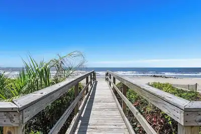 Image de Folly Beach Front Escape - Newly Renovated!