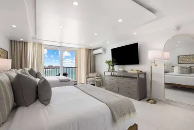 Image de Beach Line View | Beachfront Studio w. Ocean Views