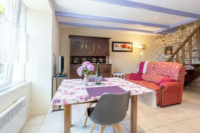 Image de Petite maison 'Glycine, Kerantum' avec jardin partagé et Wi-Fi