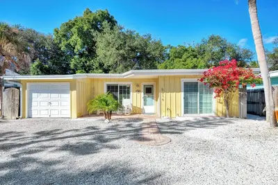 Image de House of the Sun | Cheerful Island Bungalow, Walk to Siesta Village & Beach!