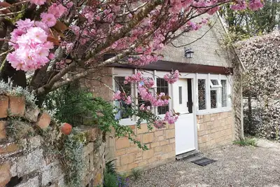 Image de Tucked away in a quiet rural village with pub. Great walking and cycling country