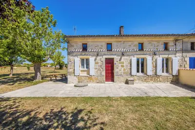 Image de Maison de campagne avec grand jardin et terrasse parking prive ferme