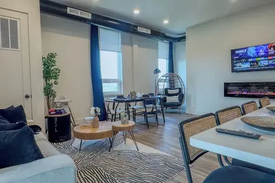 Image de Calm Oasis! 2bath & Sleeps 10 by train - 1 Free Park