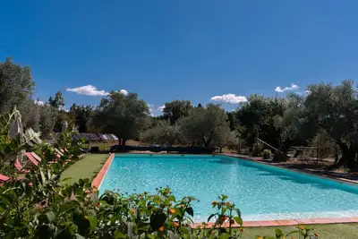 Image de Maison de vacances 'Sardane' avec vue sur les montagnes, piscine partagée et terrasse partagée