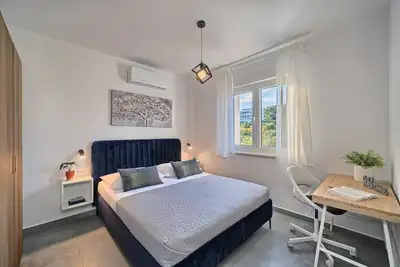 Image de The Lookout Liveli - Premium Sea-View Apartment