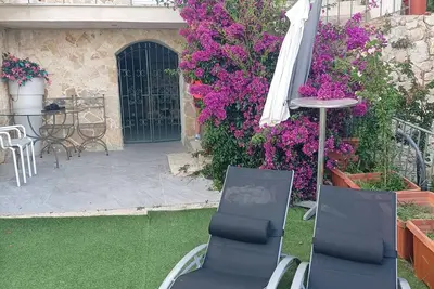 Image de Maison entière avec vue mer.