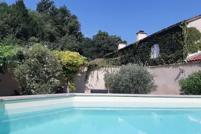 Image de Pause familiale en Périgord, piscine et tourisme vert