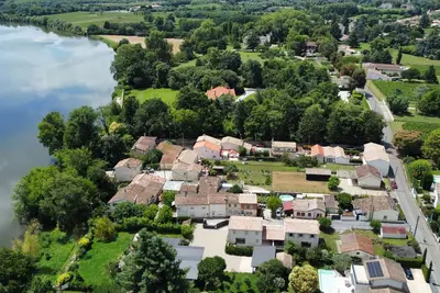 Image de Maison de vacances 'Libourne 2 Chambres' avec terrasse privée, jardin privé et Wi-Fi