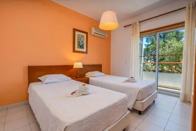 Image de Appartement 'Santa Teresinha C' avec piscine partagée, Wi-Fi et climatisation