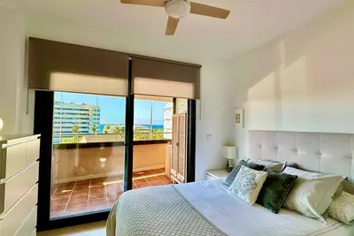 Image de Apartamento en la Mila de Oro a 200metros del mar.
