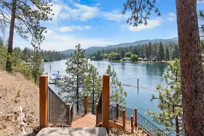 Image de Waterfront home with retro flare - private dock w/boat slip & game room