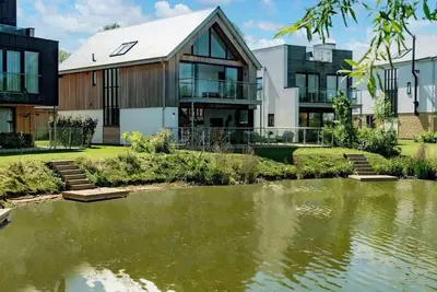 Image de Mirrors Edge - Hot Tub, Spa & Dog-Friendly Stay