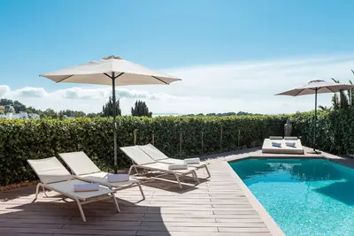 Image de Villa 'Luxury with Pool and Seaview' avec vue sur la mer, Wi-Fi et climatisation