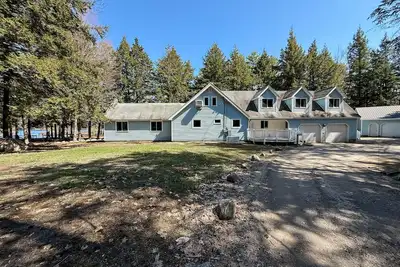Image de Charming lakeside home near skiing w/ shared pool, tennis courts, & washer/dryer