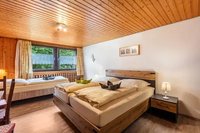 Image de Chambre 'Familienzimmer 12' avec vue sur les montagnes, terrasse partagée et Wi-Fi