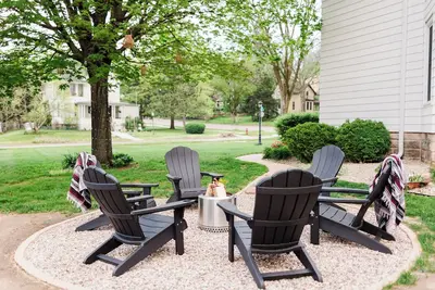 Image de Cozy Luxe Retreat| High-End Design w/outdoor fire pit Wi Dells, Cascade Mt, Devils Lake