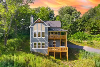 Image de Smokey’s Summit: Epic View, Hot Tub & Fireplace!
