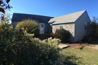 Image de Charming 3-bedroom cottage in Nantucket short walk to private ocean beach.