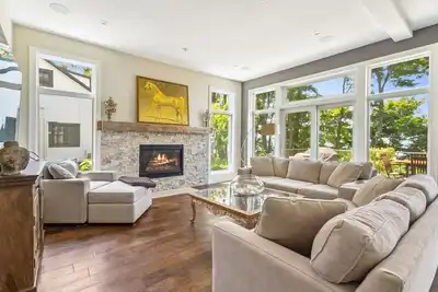 Image de La Luna Lakeshore - fantastic lakefront living in Union Pier
