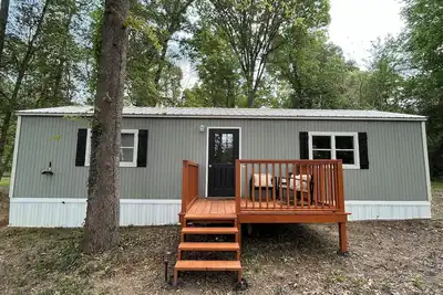 Image de Lakefront Cabin featuring Relaxation & Serenity