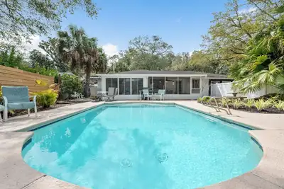 Image de 3 Bedroom w/a private pool! Great for family vacation! In between shops & beach.