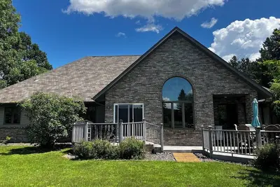 Image de The Fairway Escape – Spacious 6br Golf Course Retreat, Walk to Downtown Hayward!